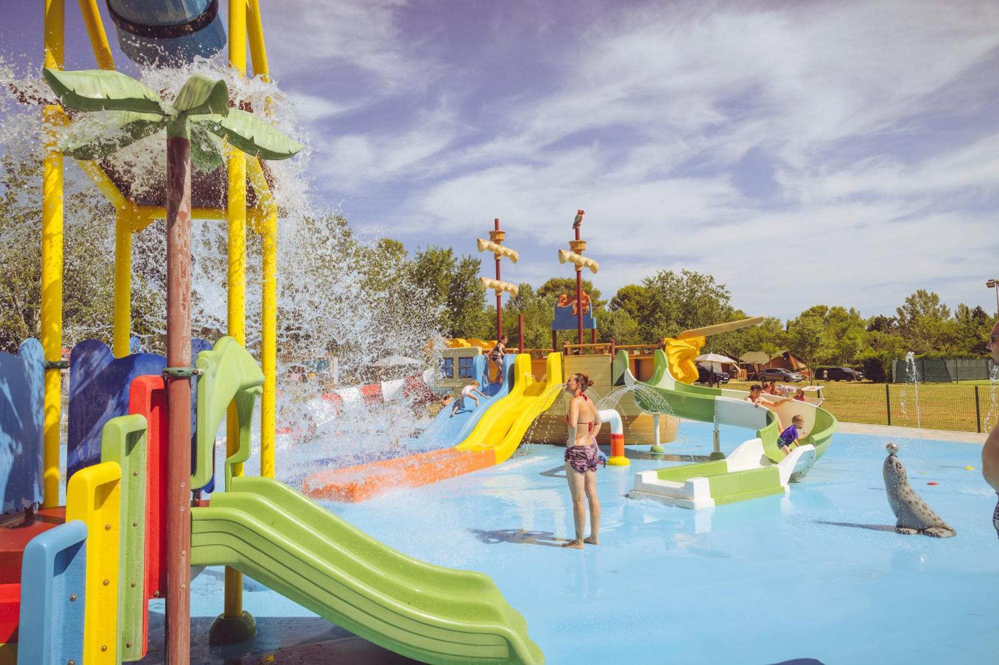 Camping Bi-Village - Roan Valbandon Buitenkant foto