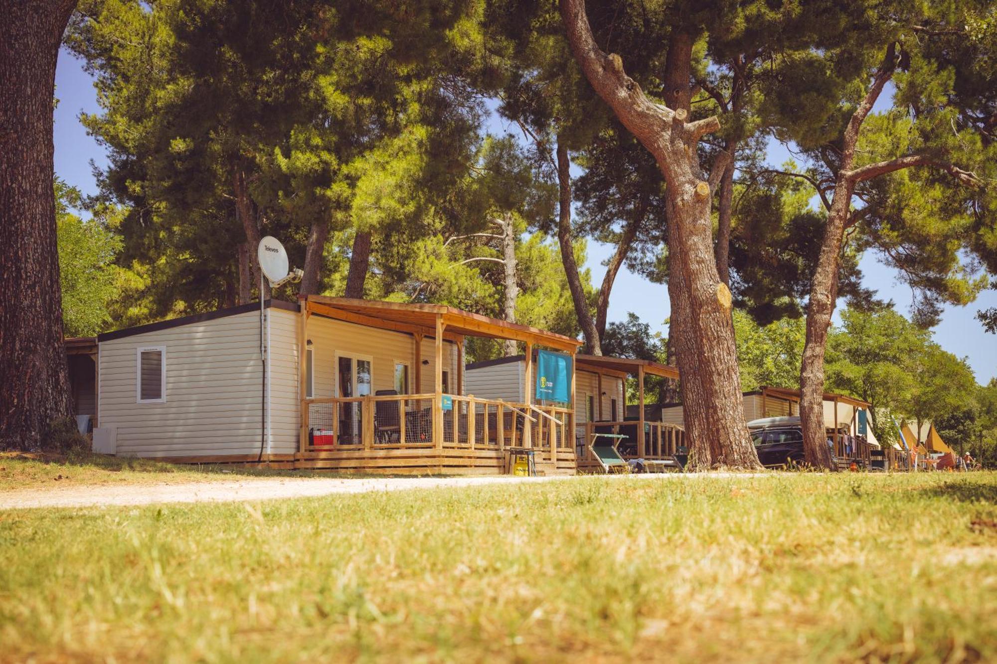 Camping Bi-Village - Roan Valbandon Buitenkant foto